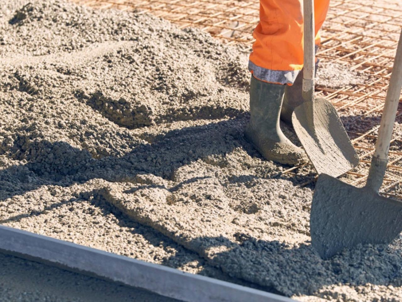 Mire használható a földnedves beton?